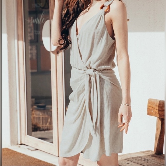 Cupshe Jeanette Wrap Dress Sz L Natural Wood O-Ring Tie Waist Linen V-Neck NWT - Picture 3 of 6